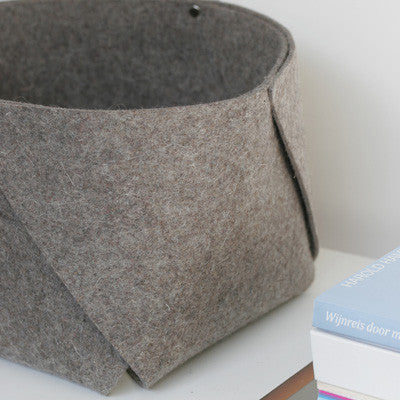 Organizer West small van 3 mm dik taupe mêlee merinowolvilt, ideaal voor sleutels, pennen of sieraden – handgemaakt in Nederland.