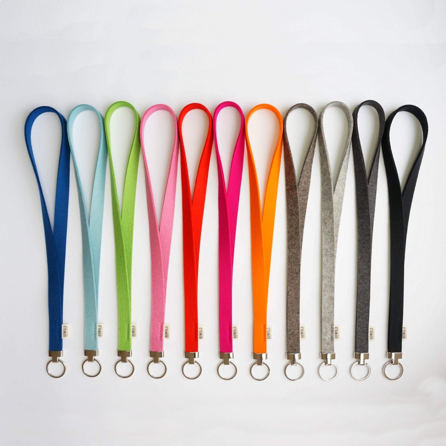 Handgemaakt rood vilten keycord uit Amsterdam – stijlvolle sleutelhanger of sleutelkoord met metalen ring