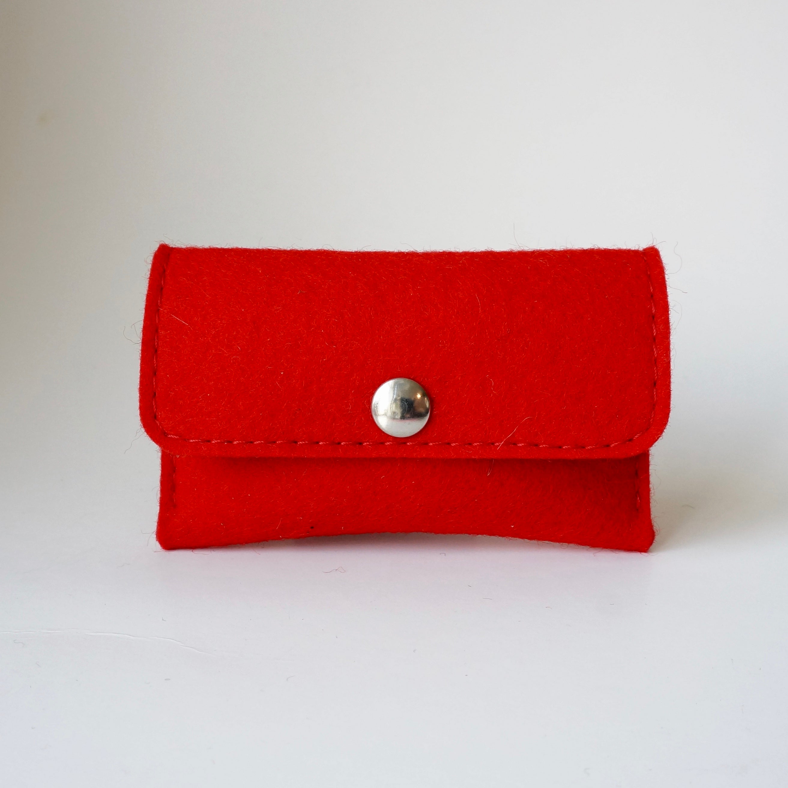 Kaarthouder Malia van taupe mêlee wolvilt minimalistisch ontwerp voor kaarten en ID