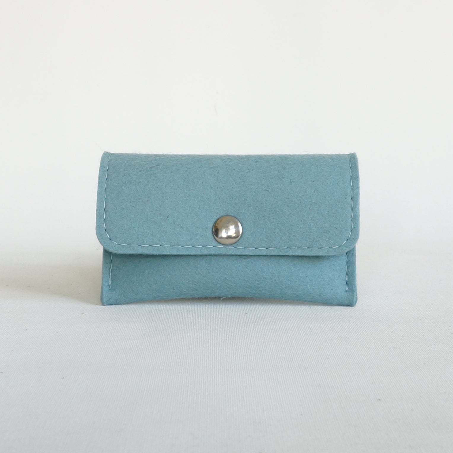 Kaarthouder Malia van grijs mêlee wolvilt, stijlvol en minimalistisch ontwerp