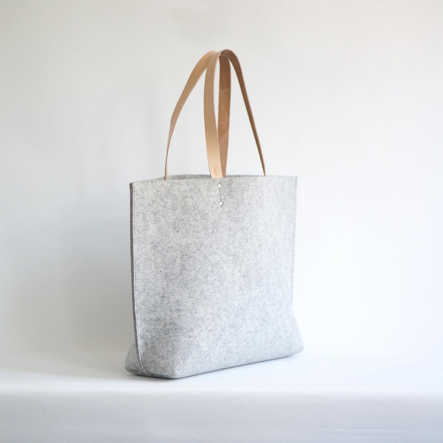 Darwin medium shopper in antraciet gemêleerd wolvilt, voor hem en haar.